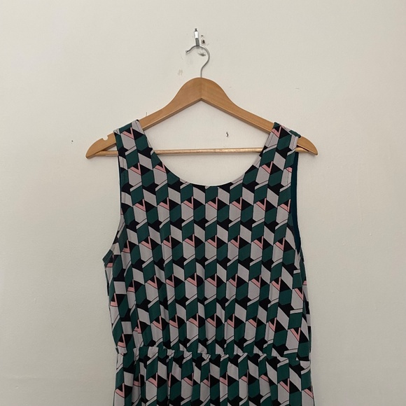 **$5 SALE** Pixley Green Geometric Light Weight Mini Dress - Picture 2 of 5